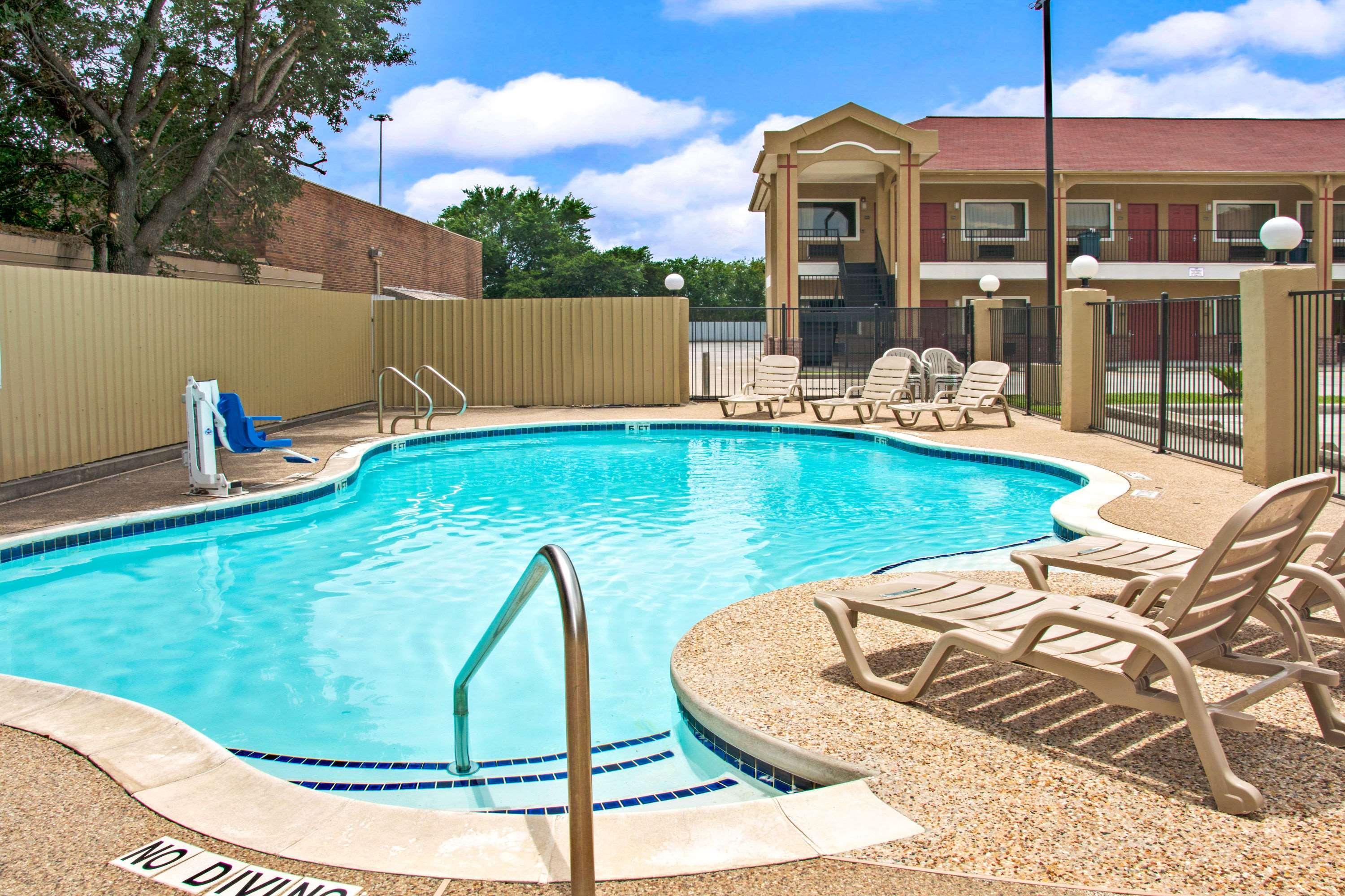 Super 8 By Wyndham Houston/Brookhollow Nw Exterior foto